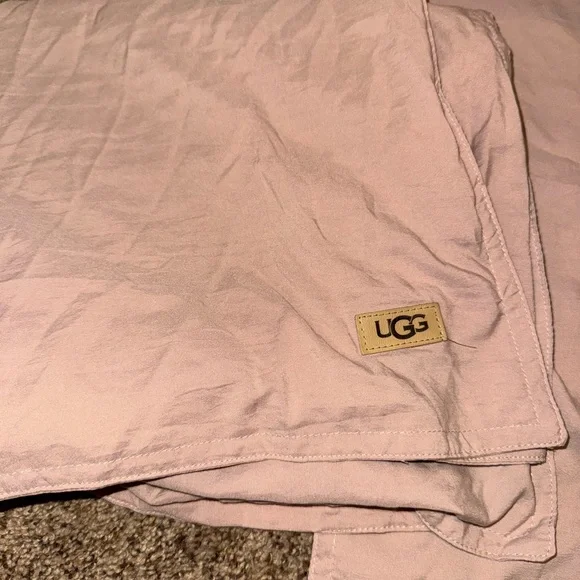Ugg Luxurious pink Bedding Set - Picture 2 of 2